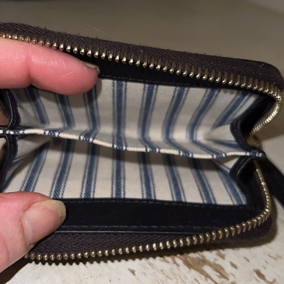 Dooney and Bourke Florentine medium zip around  leather wallet - Picture 4 of 5